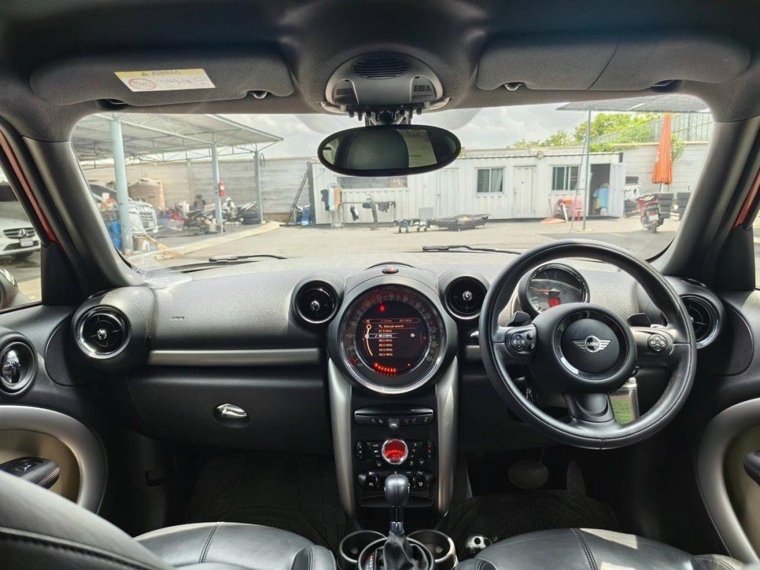 2015 Mini Cooper D Countryman Look 2