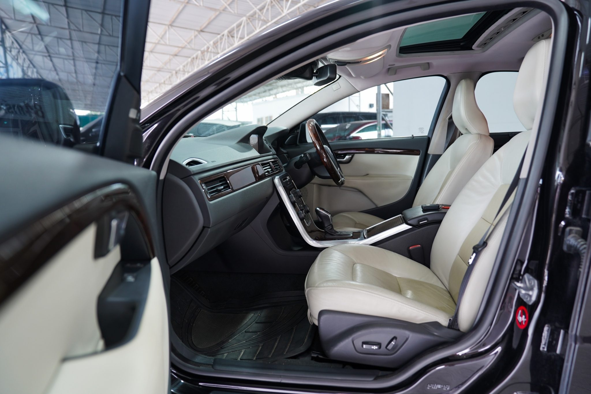 2014 VOLVO S80 2.0 T4 AT