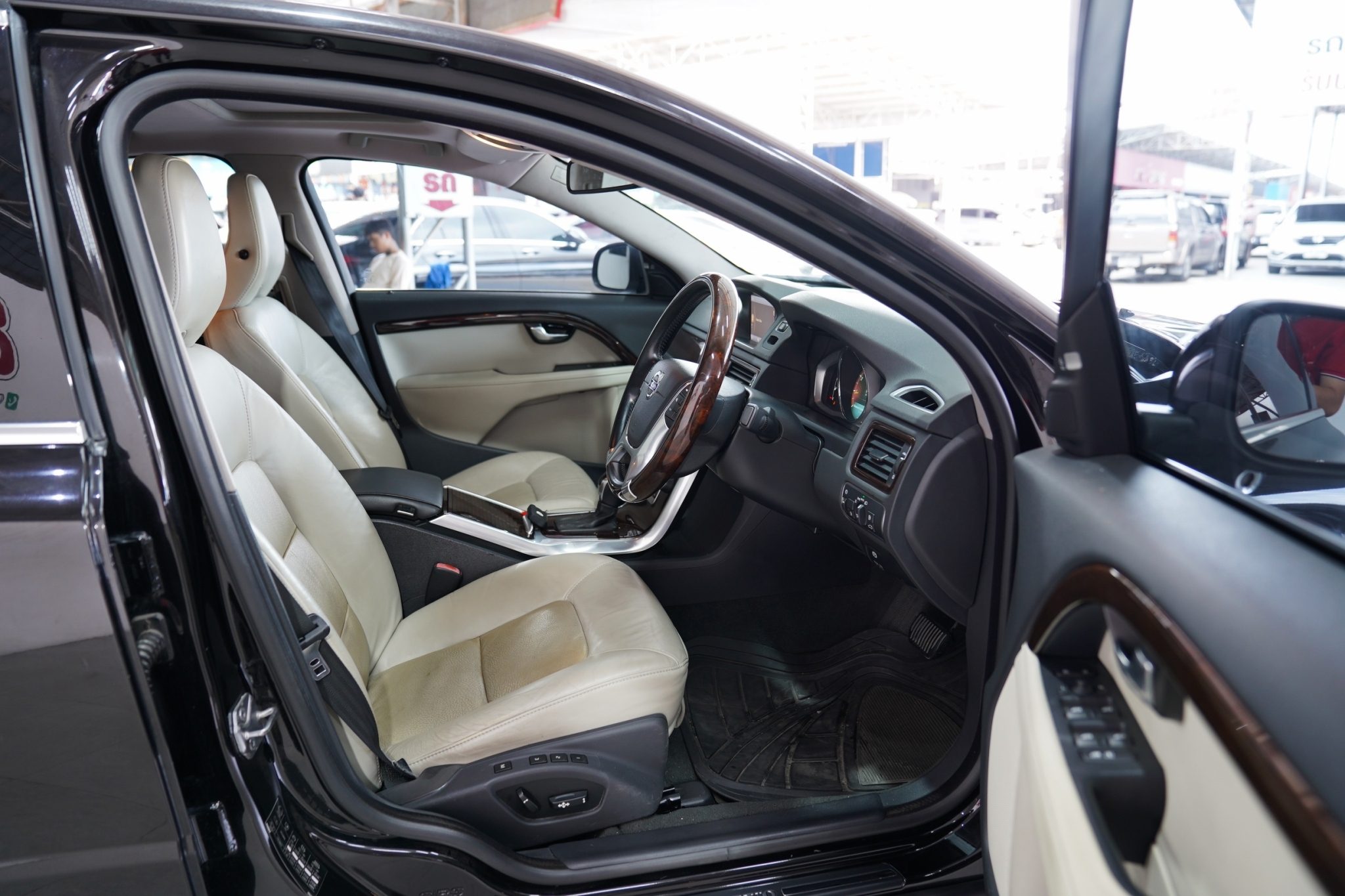 2014 VOLVO S80 2.0 T4 AT