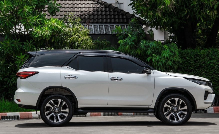 2022 TOYOTA FORTUNER 2.4  COMMANDER