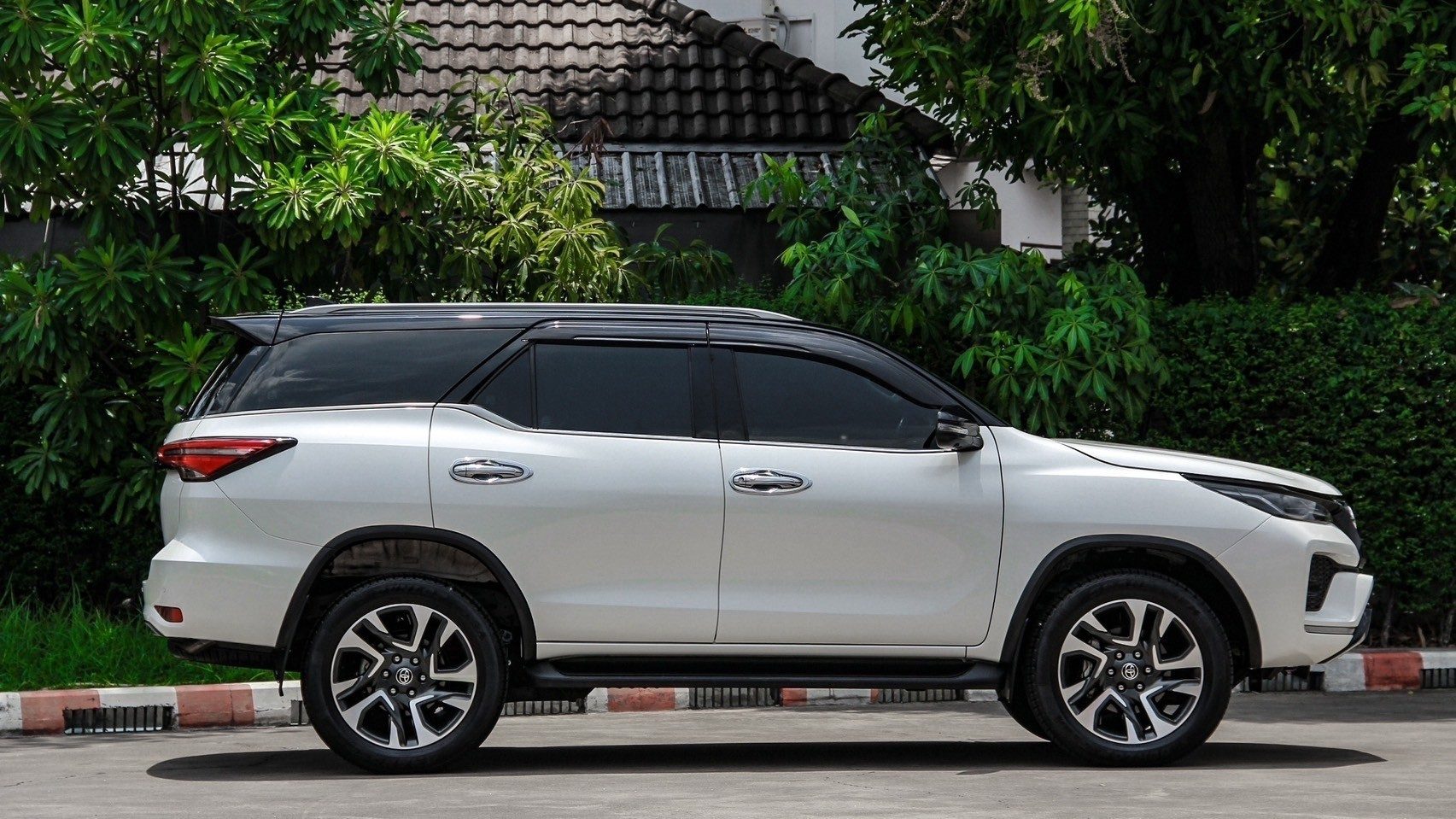 2022 TOYOTA FORTUNER 2.4  COMMANDER