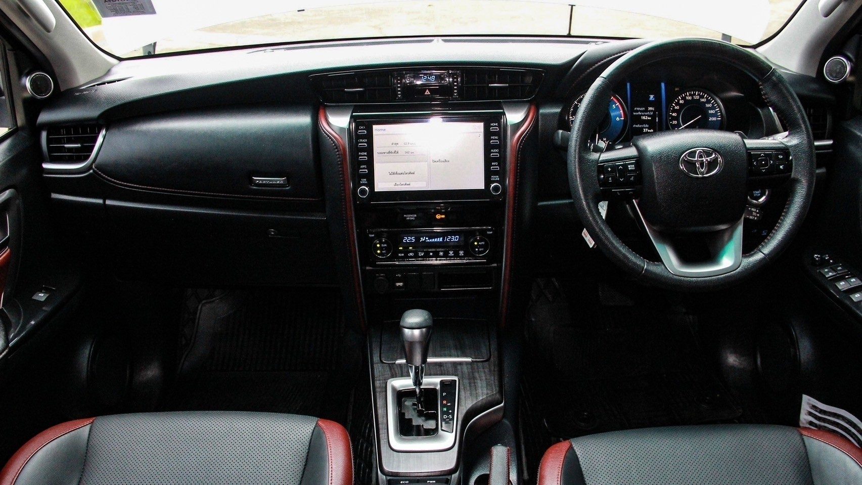 2022 TOYOTA FORTUNER 2.4  COMMANDER