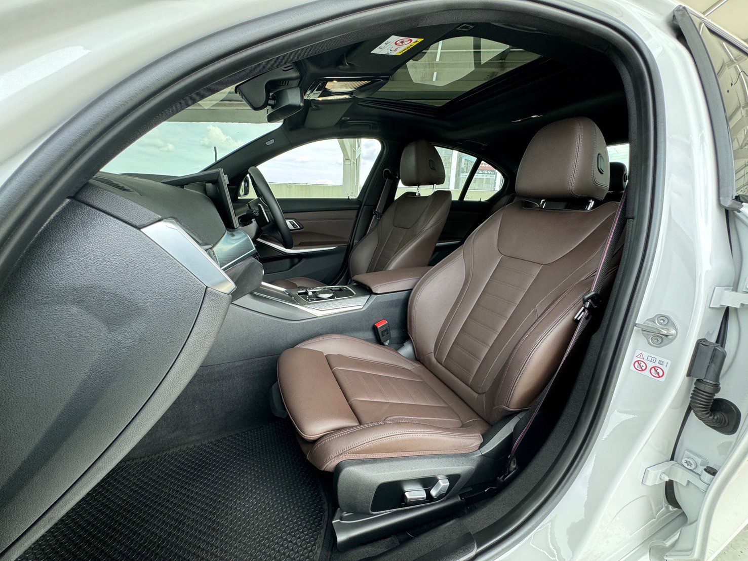2022 BMW 330e M Sport LCI