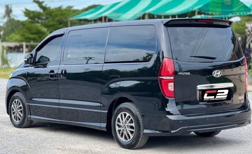 2018 Hyundai H-1 2.5 รุ่น DELUXE TOP