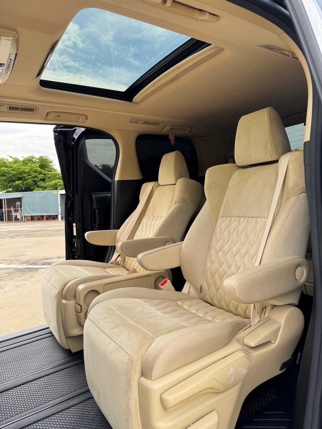 2021 Toyota Alphard 2.5 Hybrid X E Four