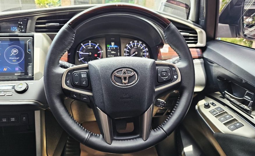 2020 Toyota INNOVA 2.8 V  Top