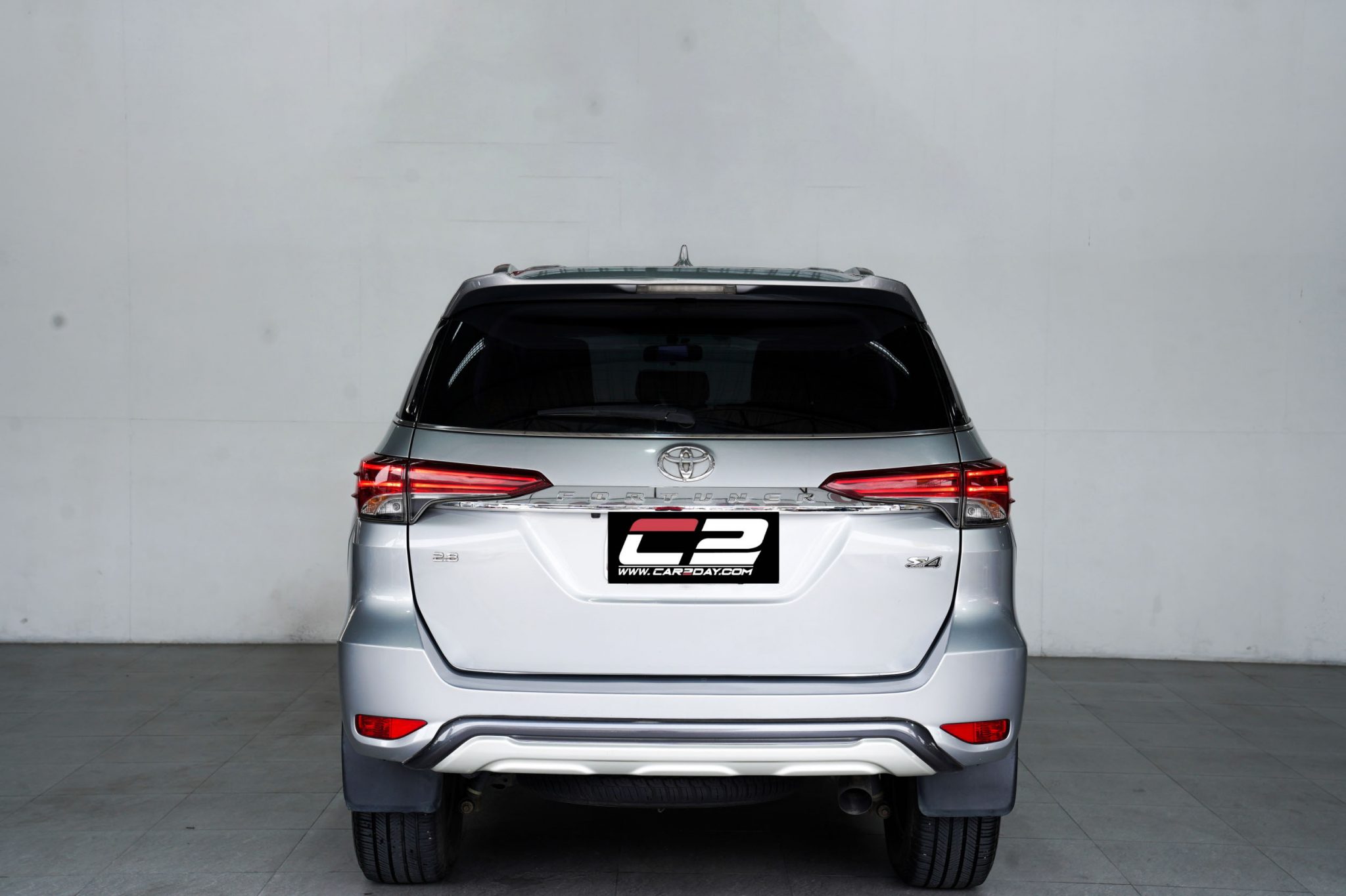 2015 TOYOTA FORTUNER 2.8 V AT/4WD