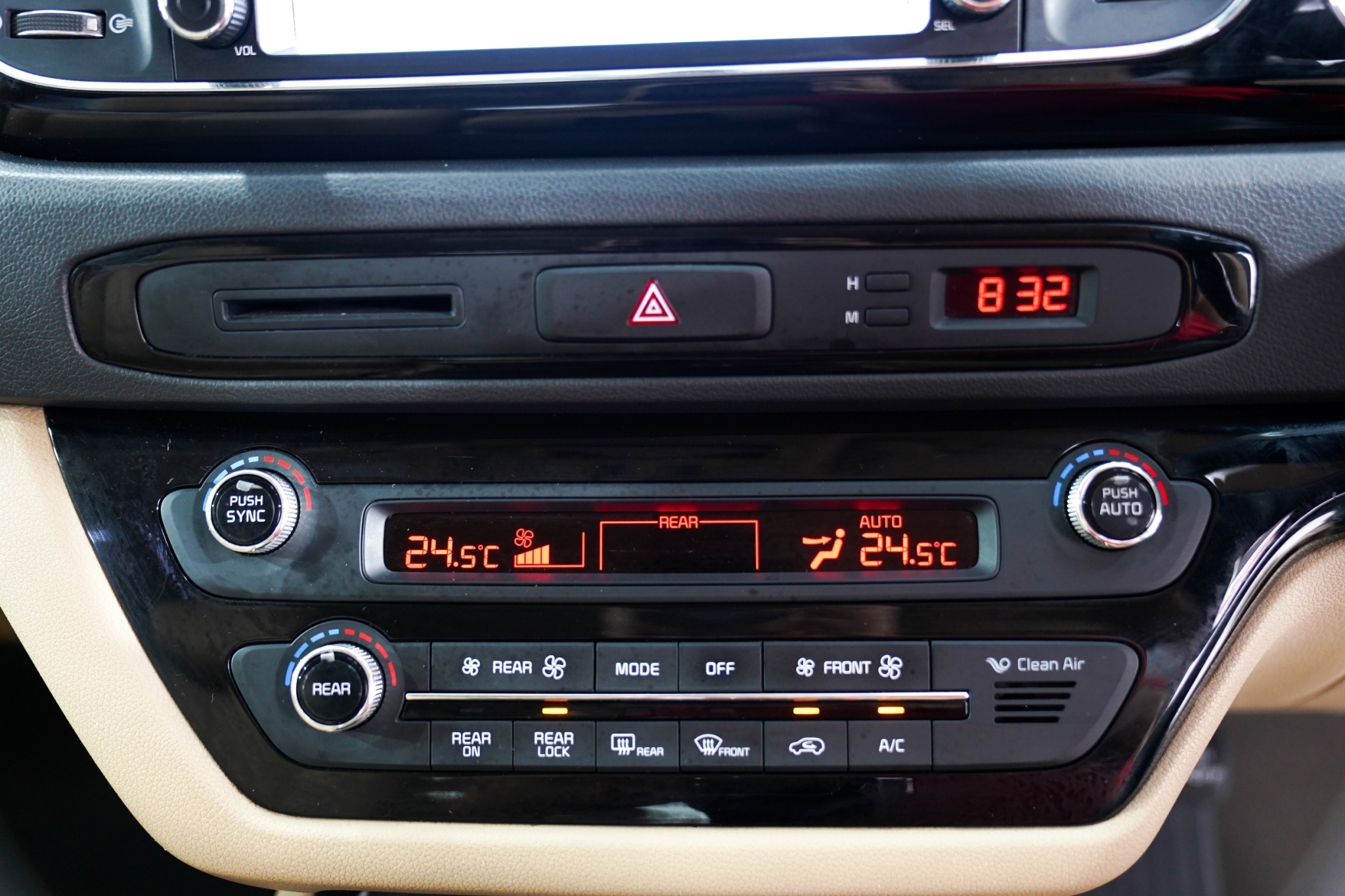 2016 KIA GRAND CARNIVAL 2.2 EX AT