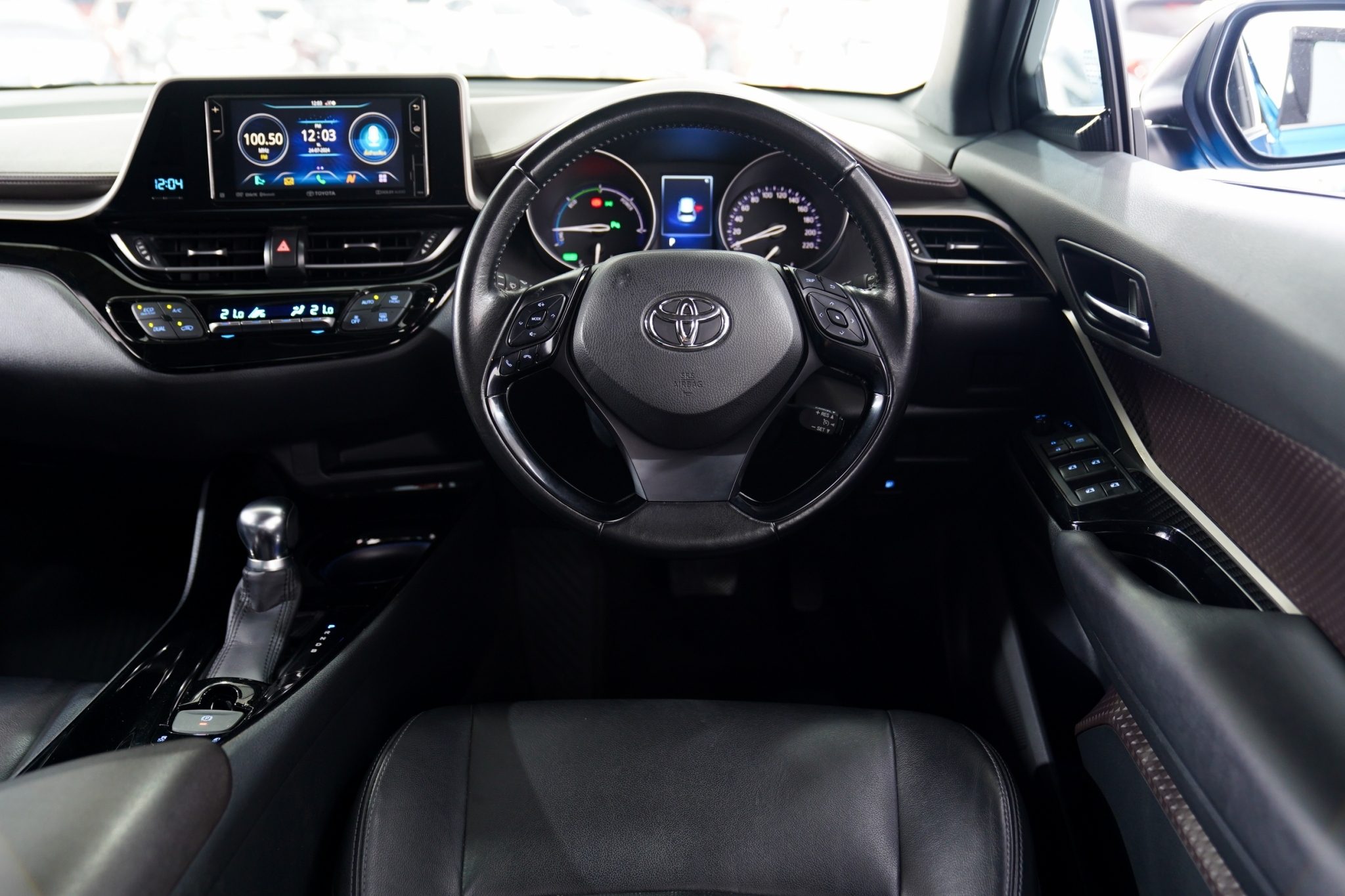 2018 TOYOTA CHR 1.8 MID HYBRID AT