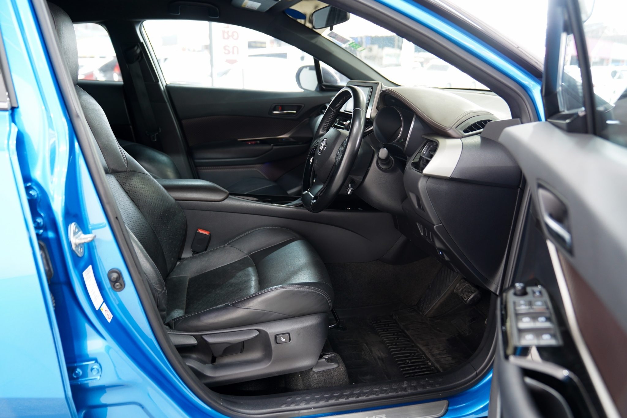 2018 TOYOTA CHR 1.8 MID HYBRID AT