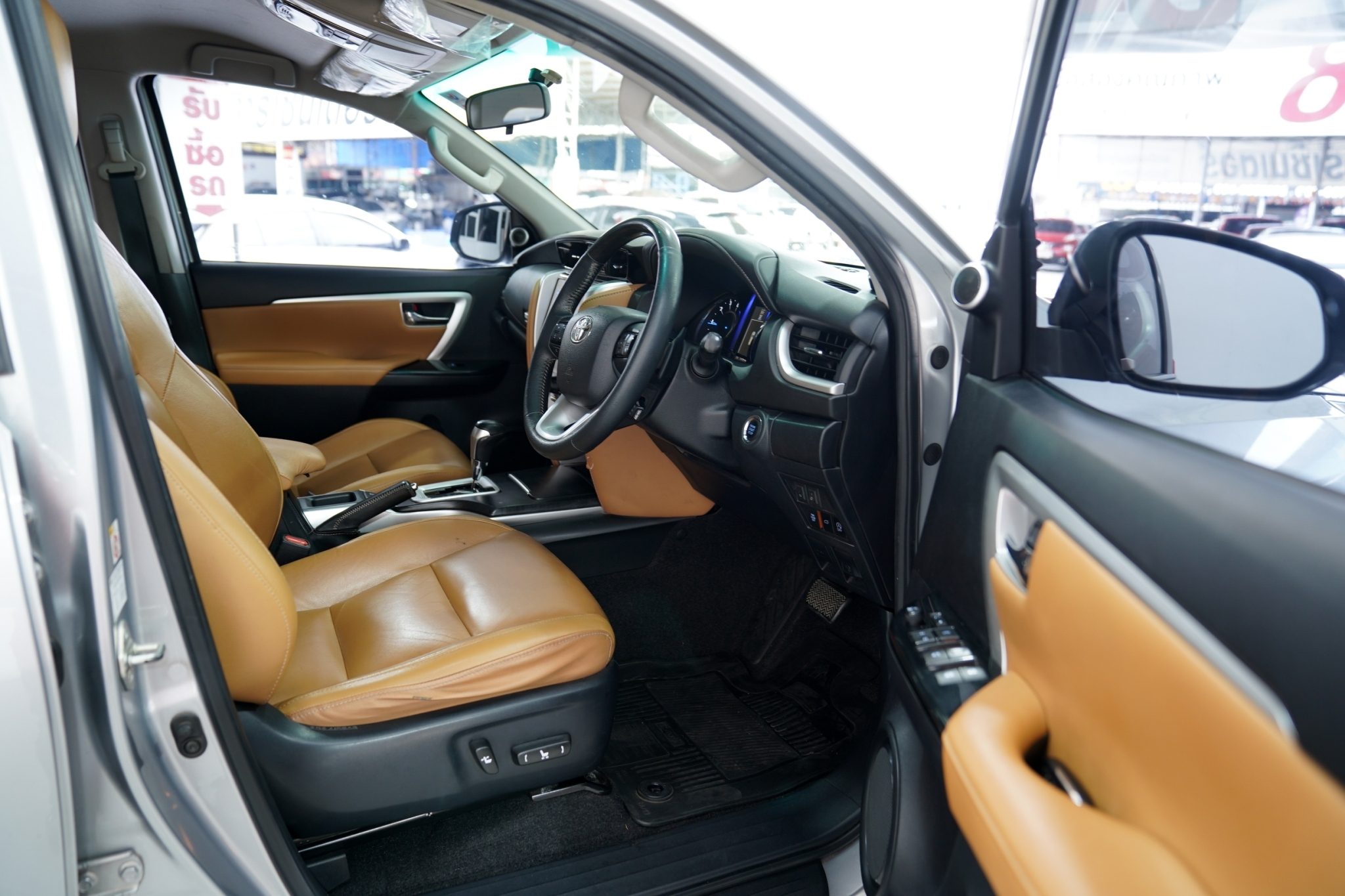 2015 TOYOTA FORTUNER 2.8 V AT/4WD