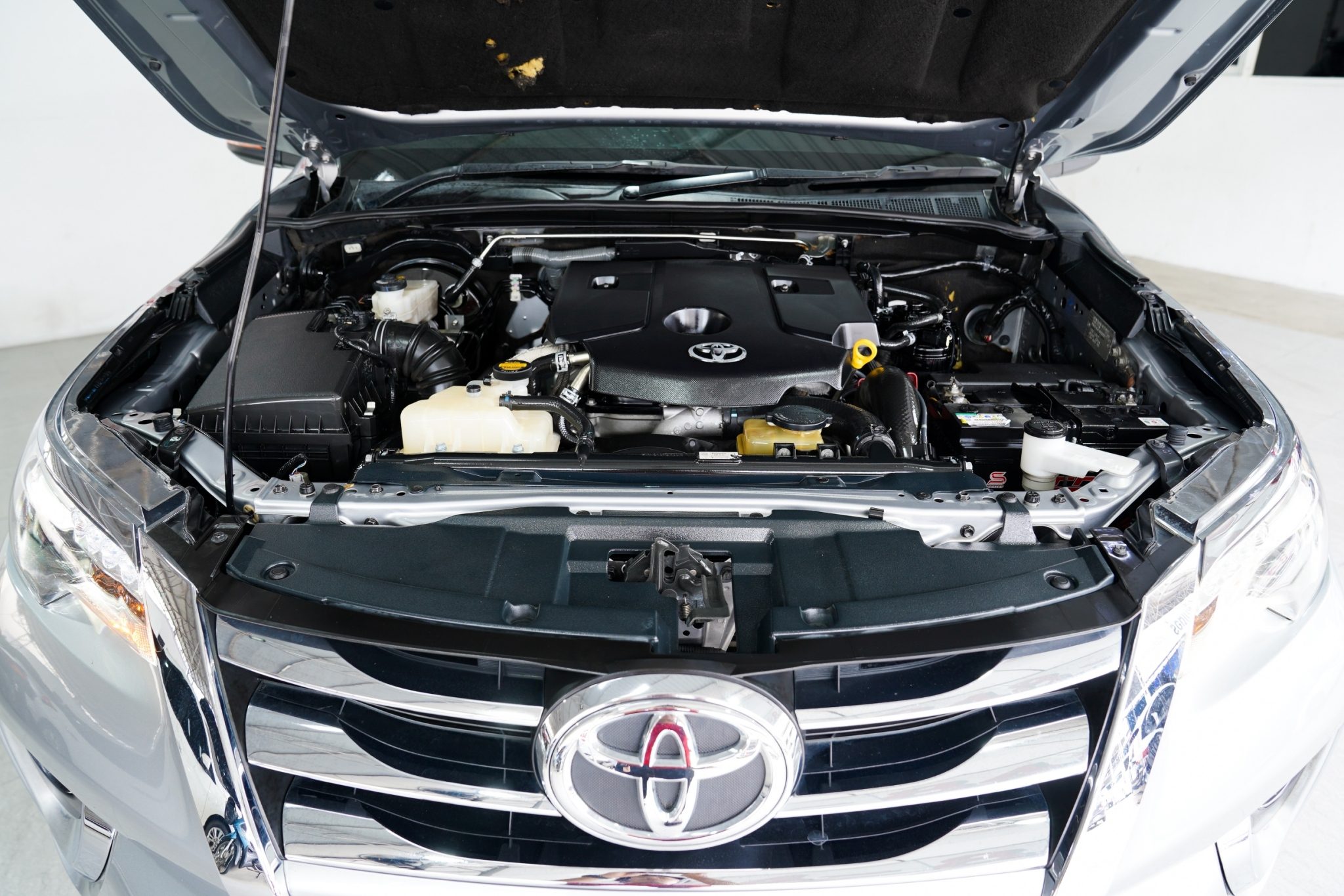 2015 TOYOTA FORTUNER 2.8 V AT/4WD