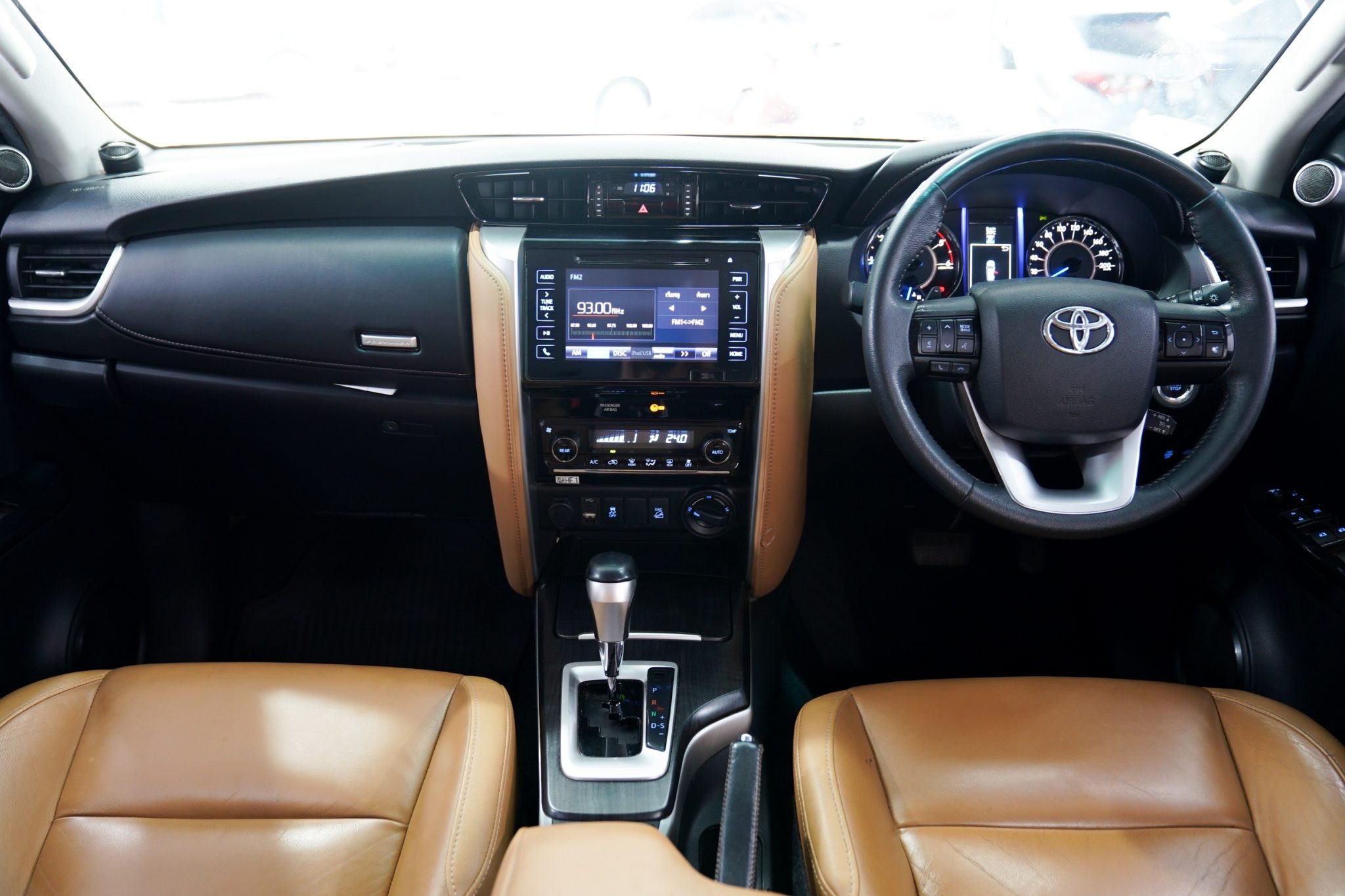 2015 TOYOTA FORTUNER 2.8 V AT/4WD