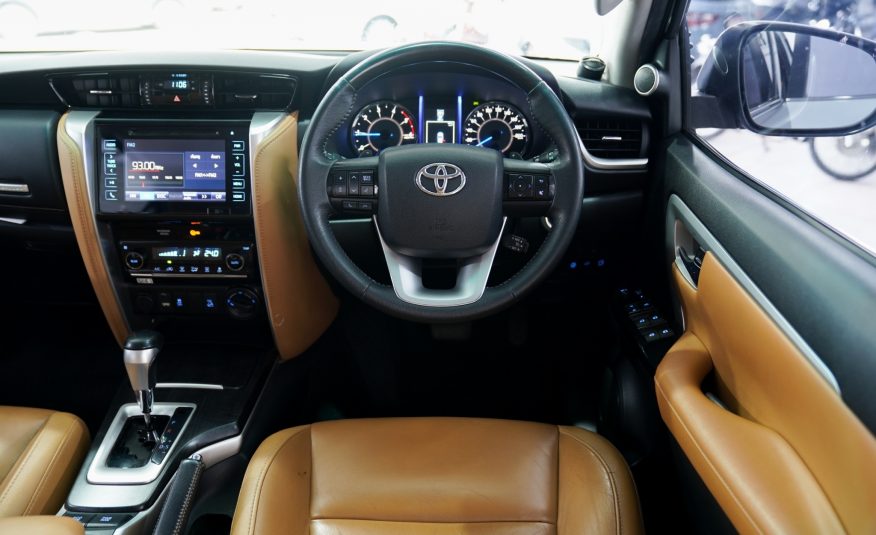 2015 TOYOTA FORTUNER 2.8 V AT/4WD