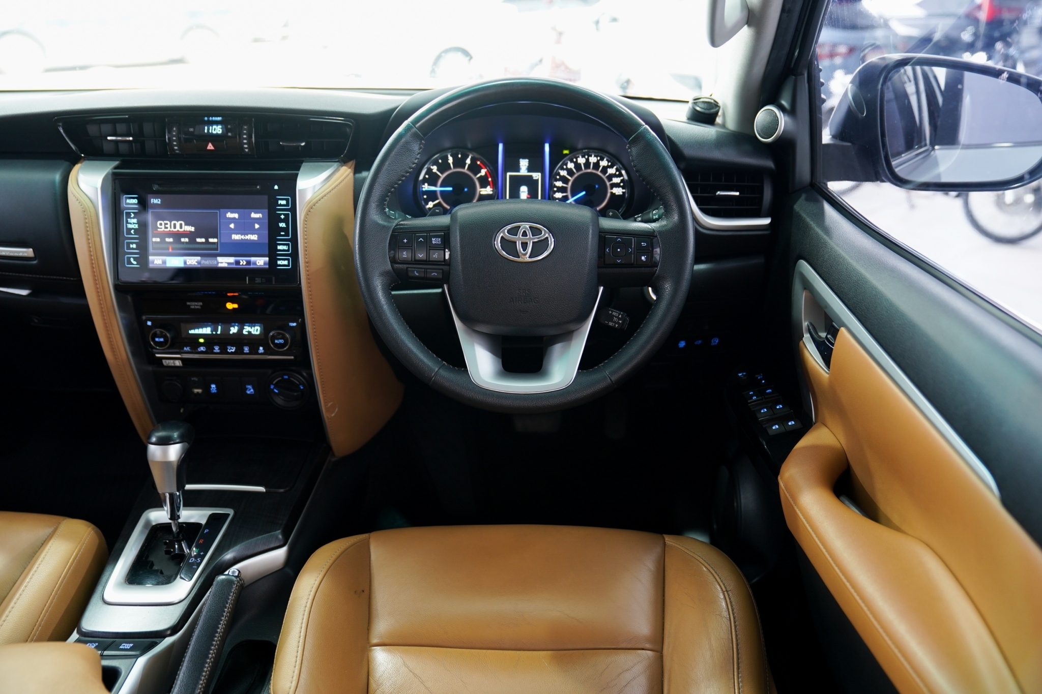 2015 TOYOTA FORTUNER 2.8 V AT/4WD