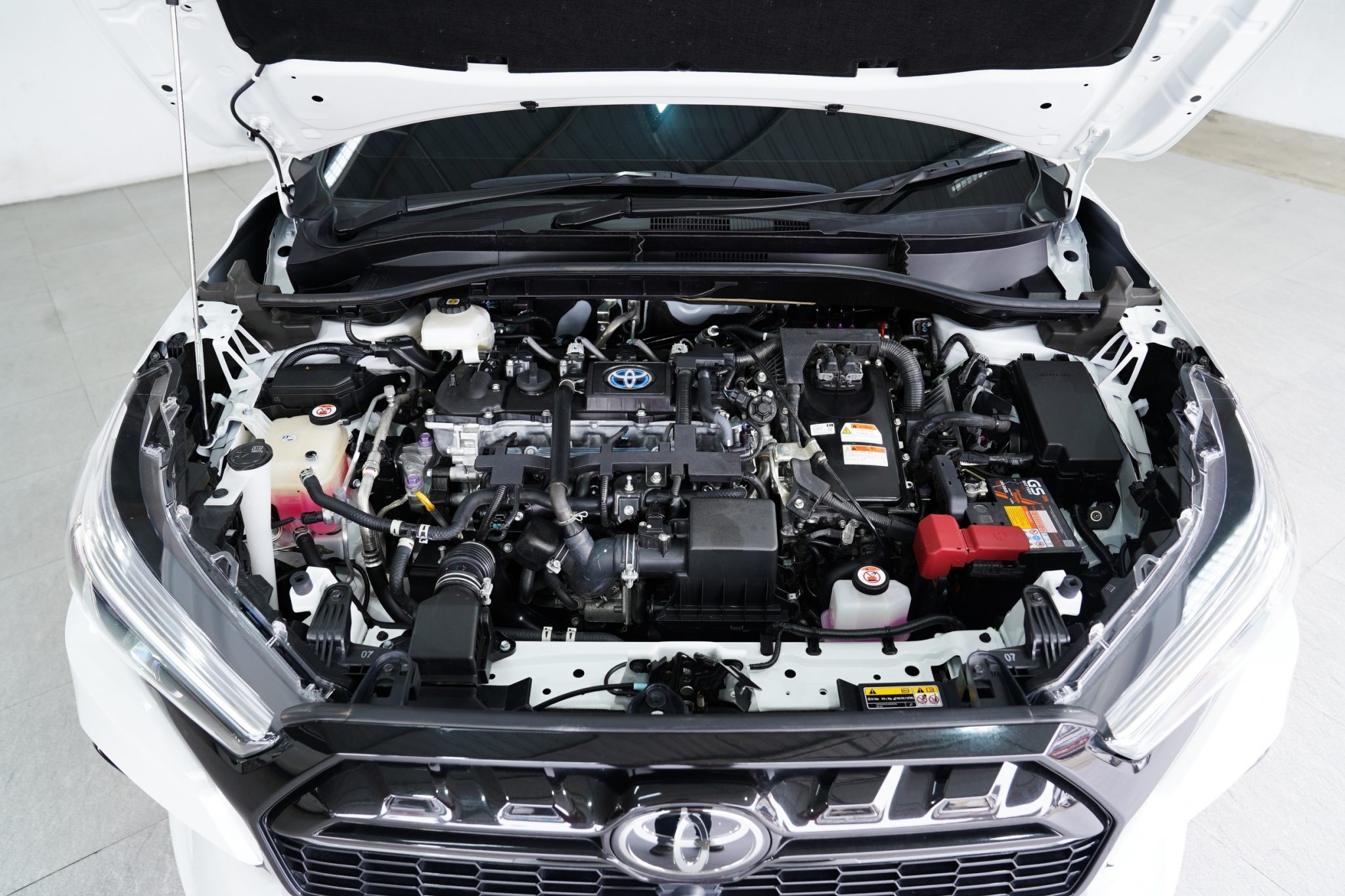 2023 TOYOTA CROSS 1.8 HYBRID GR SPORT AT