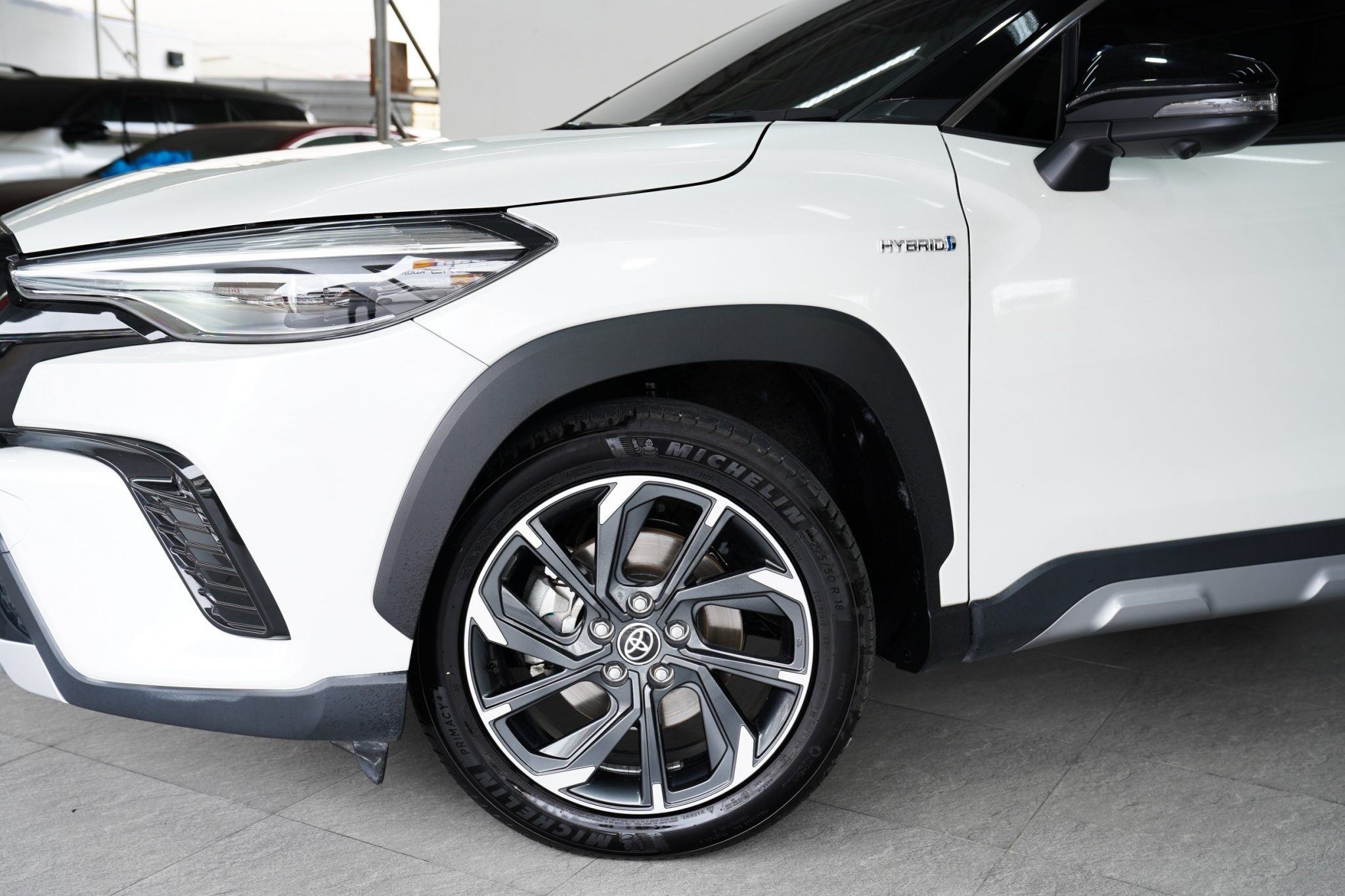 2023 TOYOTA CROSS 1.8 HYBRID GR SPORT AT