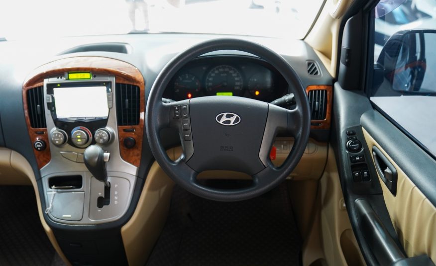 2013 HYUNDAI H1 2.5 DELUXE AT