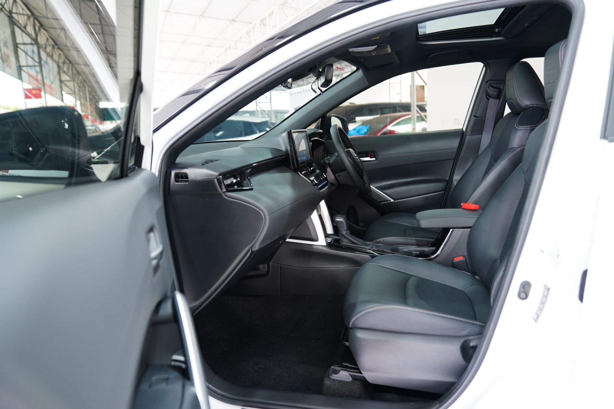 2023 TOYOTA CROSS 1.8 HYBRID GR SPORT AT