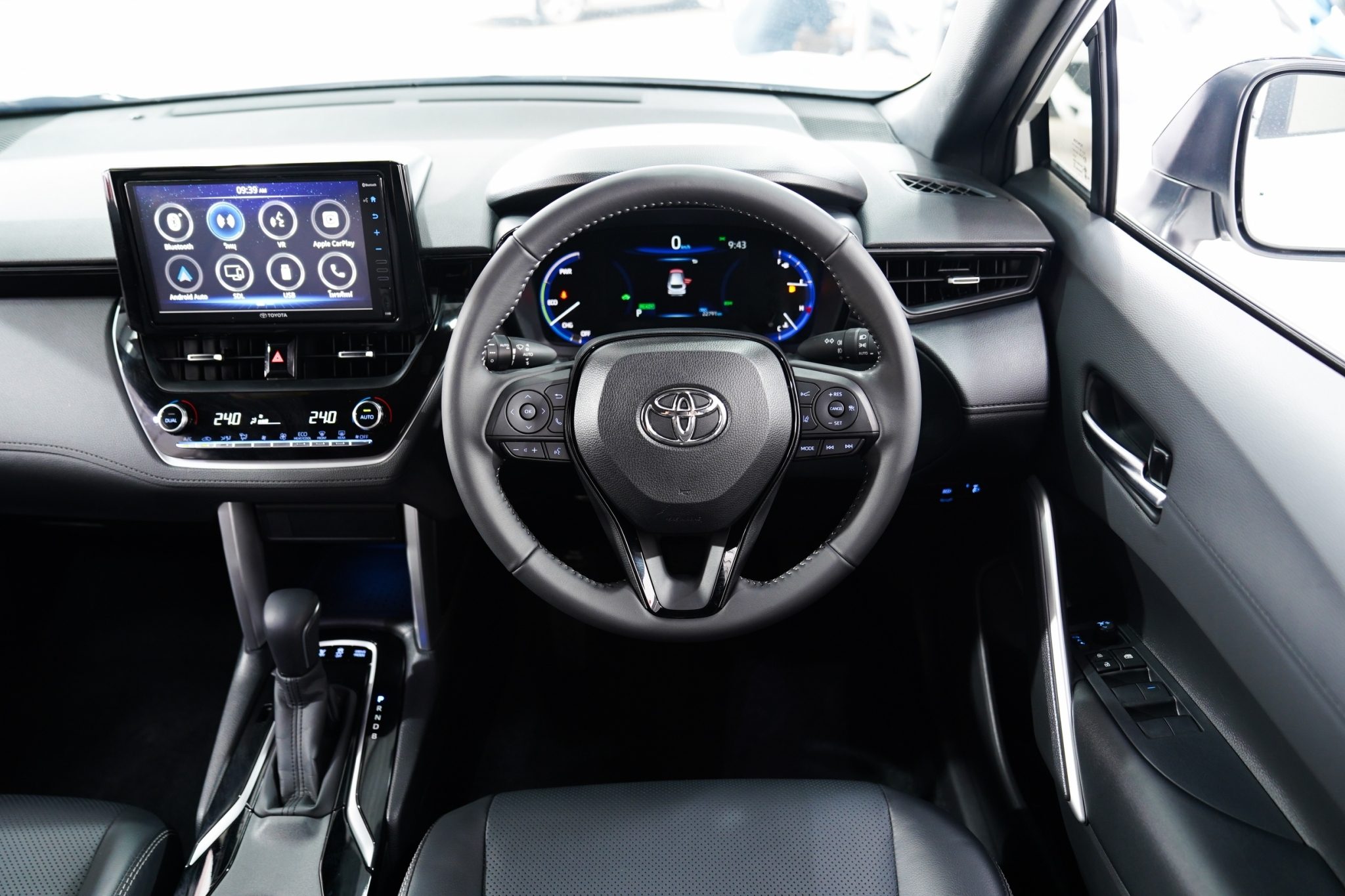 2023 TOYOTA CROSS 1.8 HYBRID GR SPORT AT