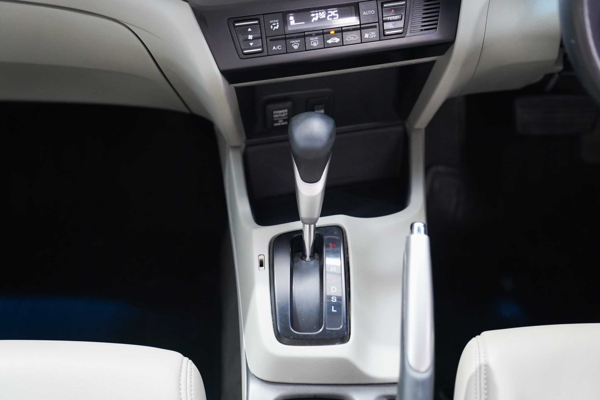 2013 HONDA CIVIC HYBRID 1.5 NAVI AT