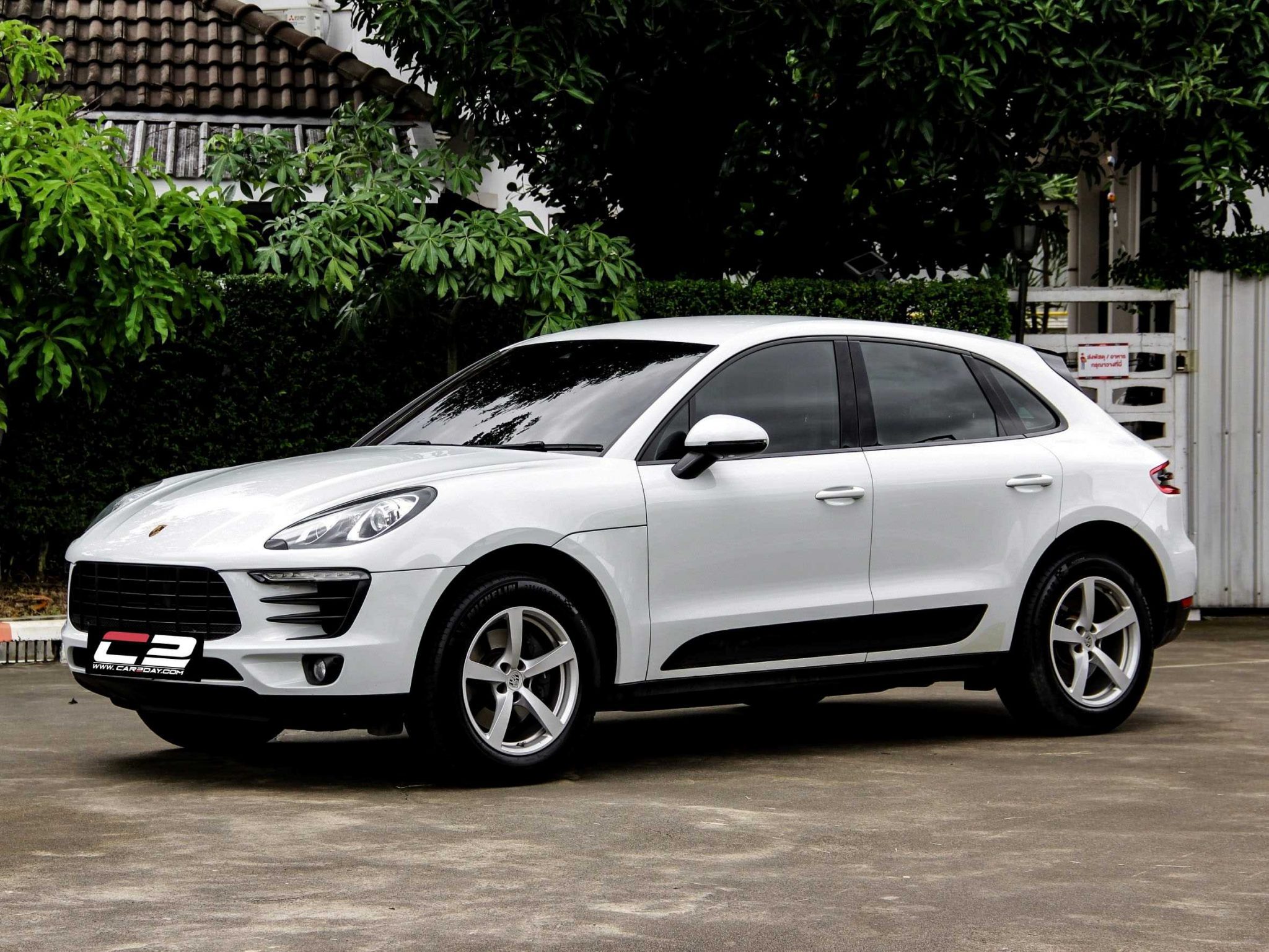 2017 PORSCHE MACAN 2.0