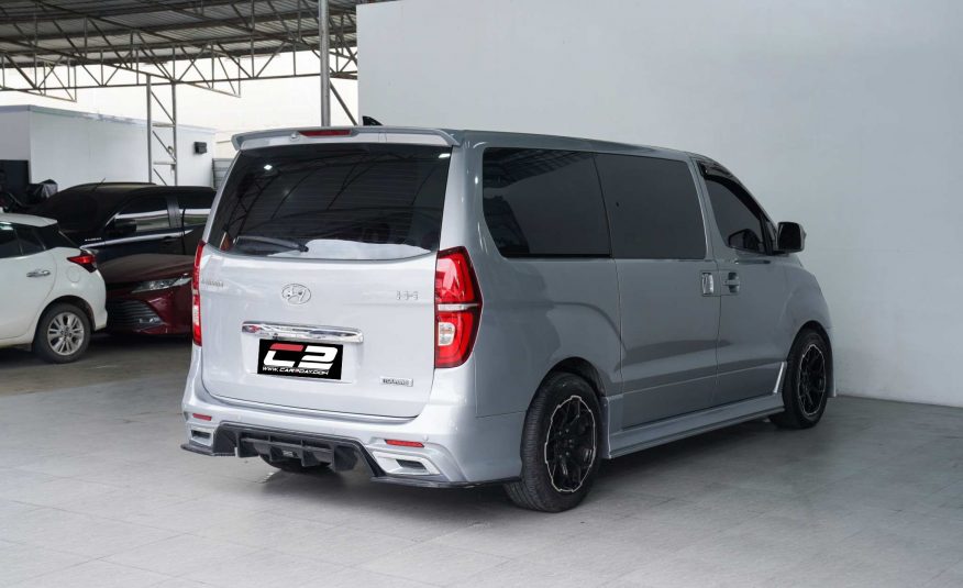 2017 HYUNDAI H1 2.5 TOURING