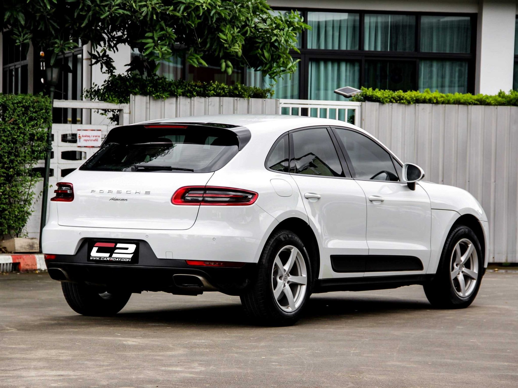 2017 PORSCHE MACAN 2.0