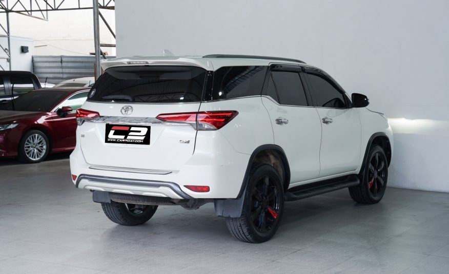 2015 TOYOTA FORTUNER 2.8 V AT/4WD