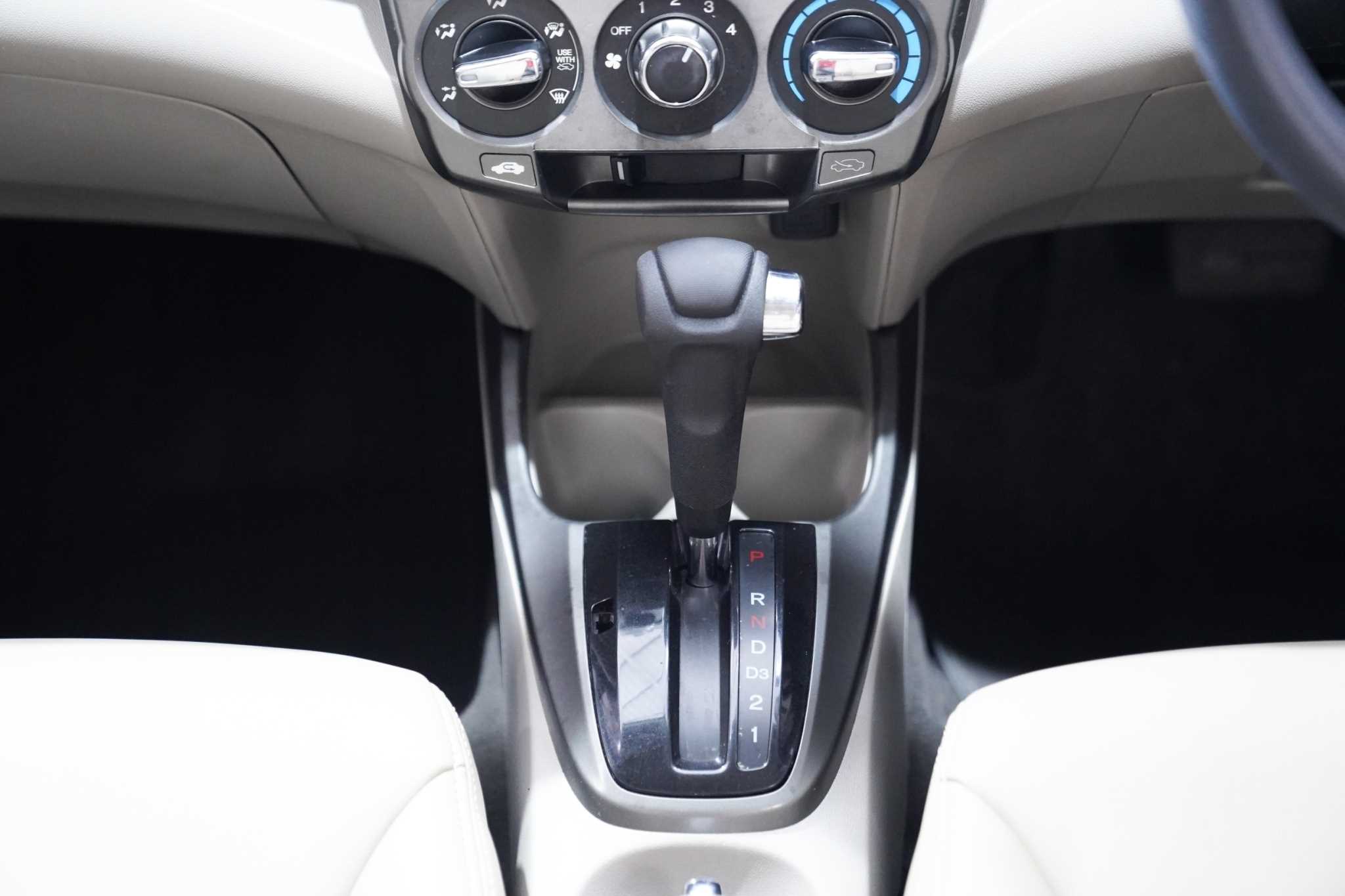 2013 HONDA CITY 1.5 V AT