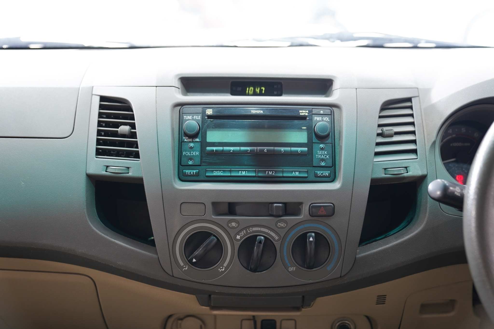 2010 TOYOTA VIGO 2.5 E SMART CAB MT