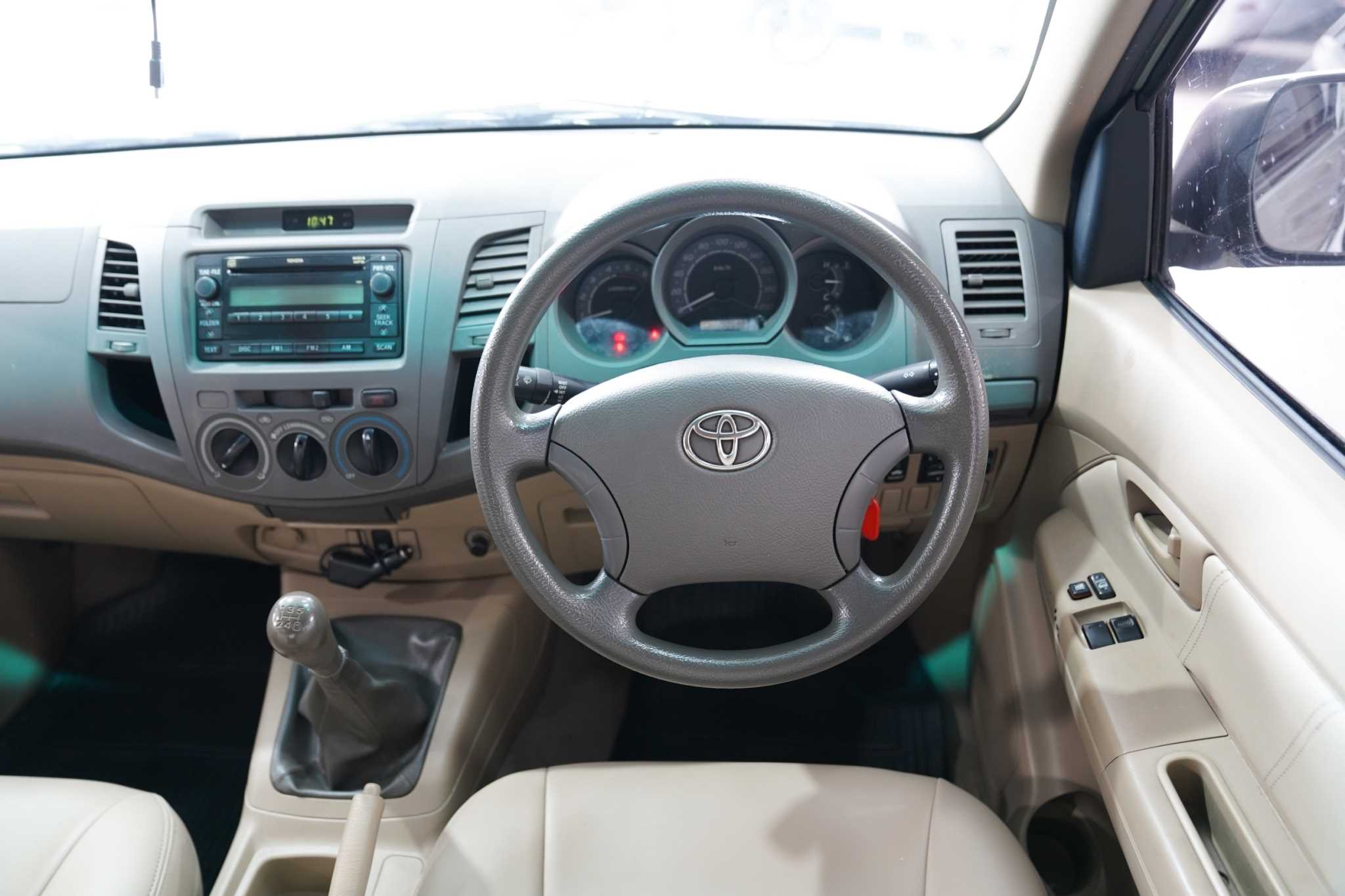 2010 TOYOTA VIGO 2.5 E SMART CAB MT