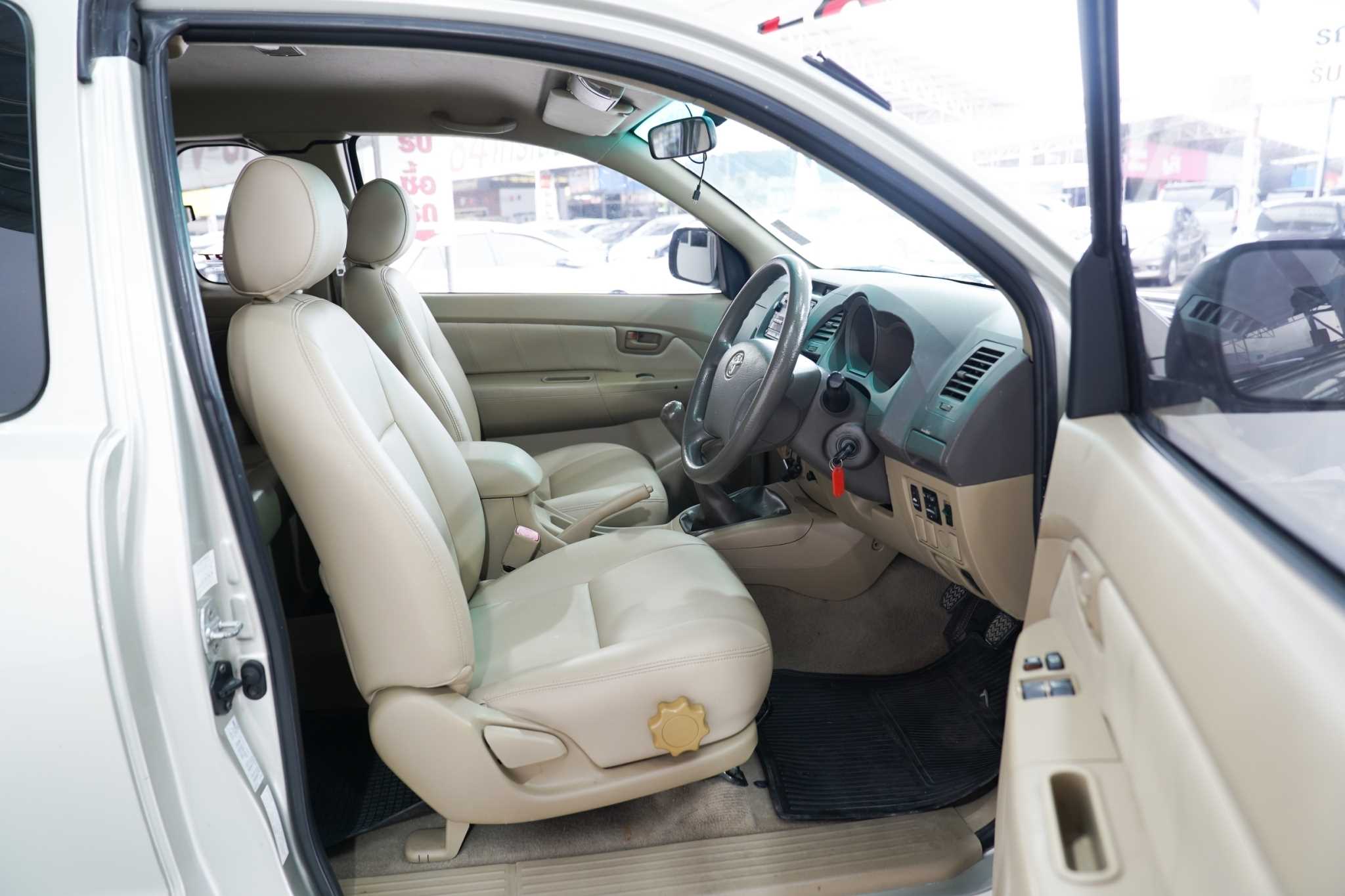 2010 TOYOTA VIGO 2.5 E SMART CAB MT