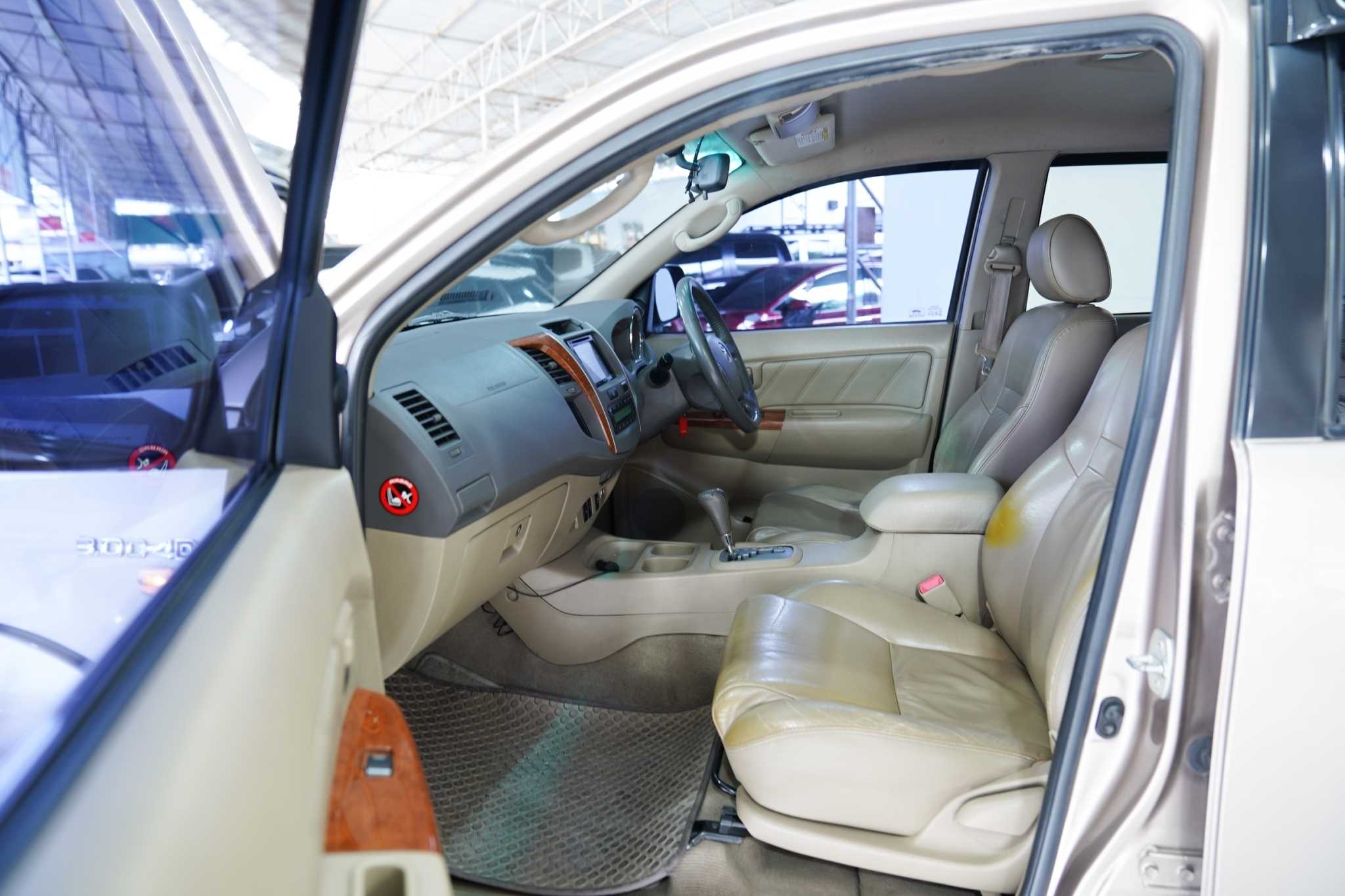 2009 TOYOTA FORTUNER 3.0 V AT