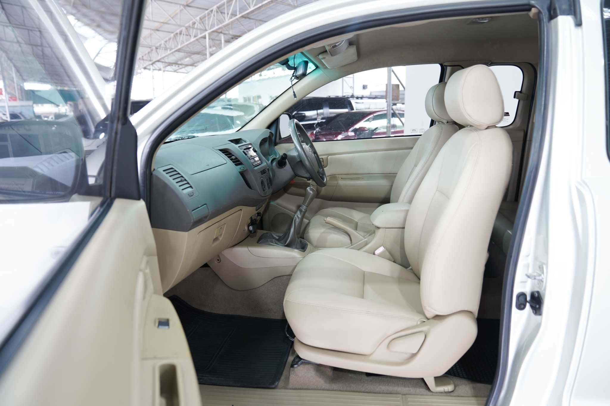 2010 TOYOTA VIGO 2.5 E SMART CAB MT