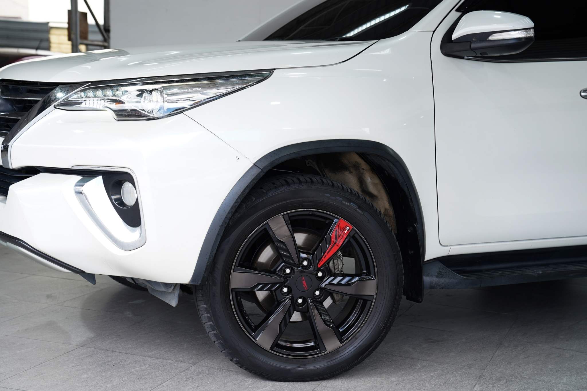 2015 TOYOTA FORTUNER 2.8 V AT/4WD