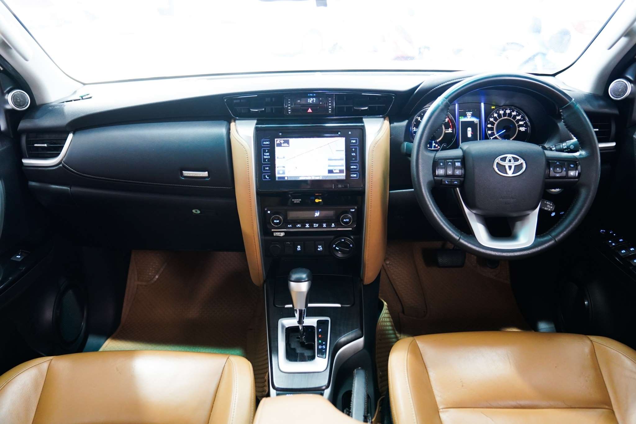 2015 TOYOTA FORTUNER 2.8 V AT/4WD