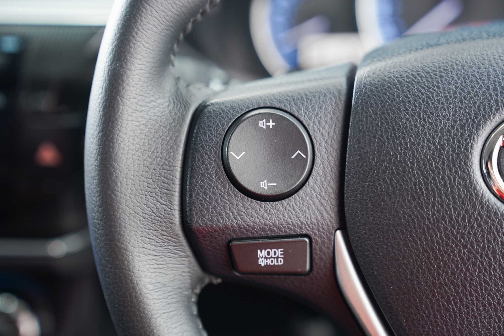 2016 TOYOTA COROLLA ALTIS 1.8 ES AT