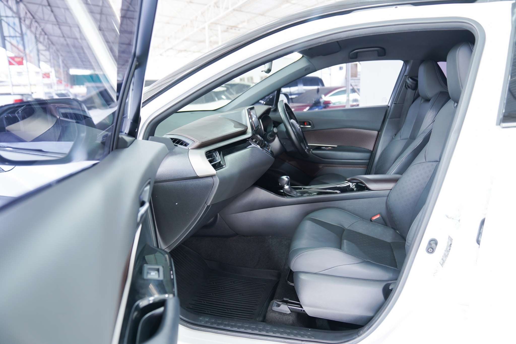 2018 TOYOTA CHR 1.8 MID AT