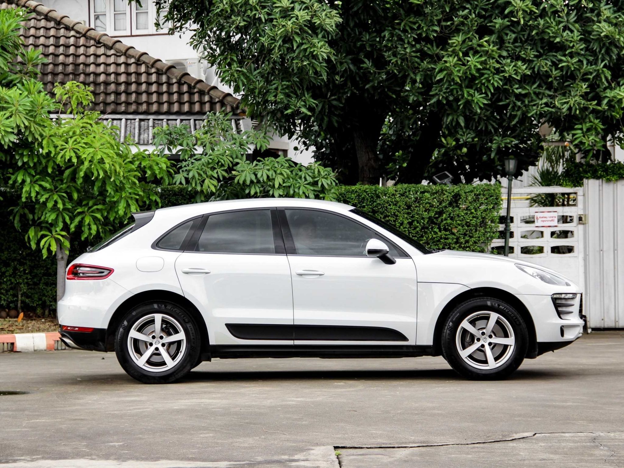 2017 PORSCHE MACAN 2.0