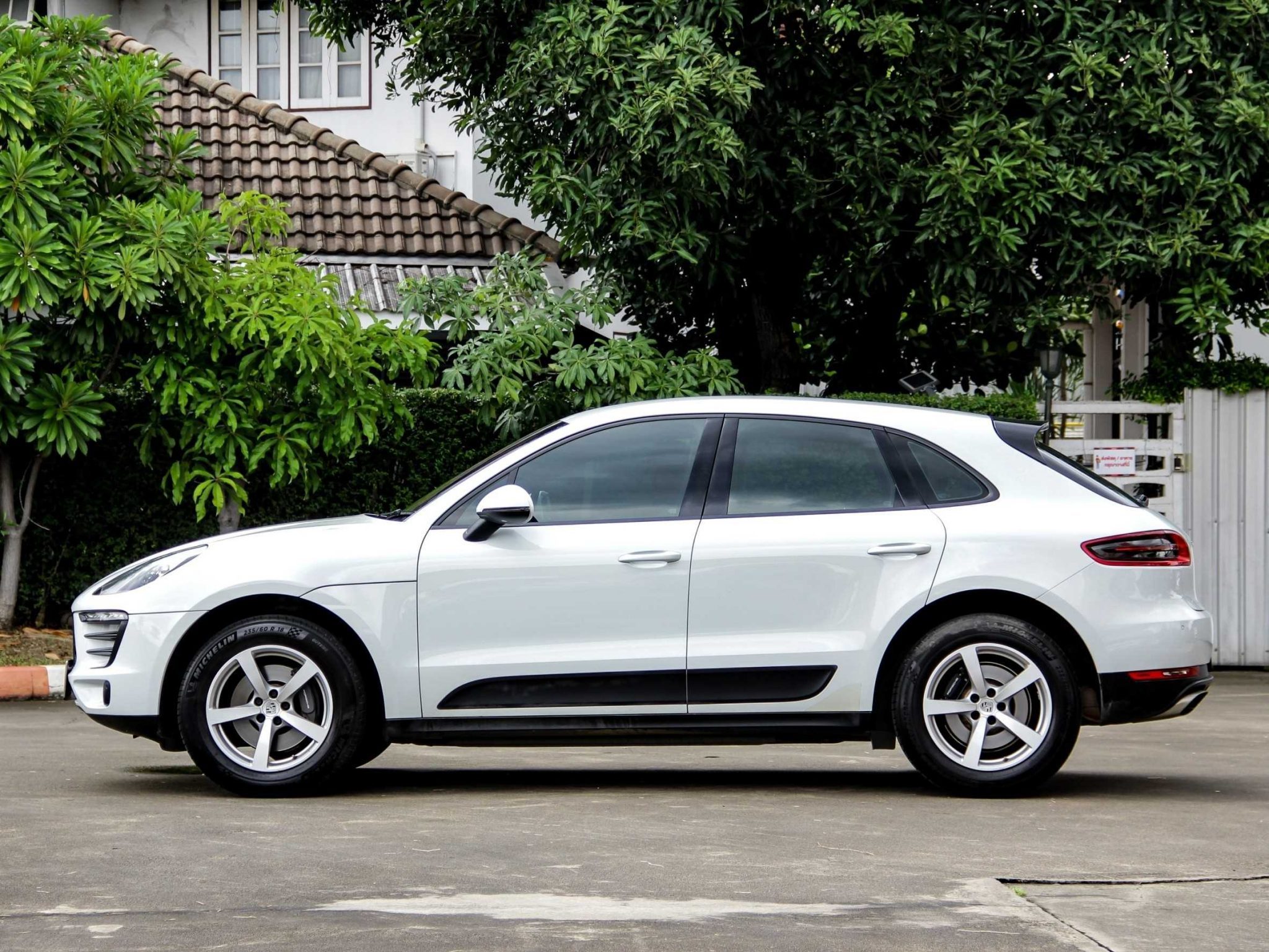 2017 PORSCHE MACAN 2.0