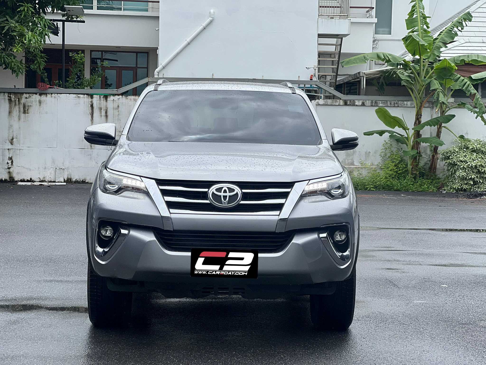 2020 TOYOTA FORTUNER 2.4V 7st Auto