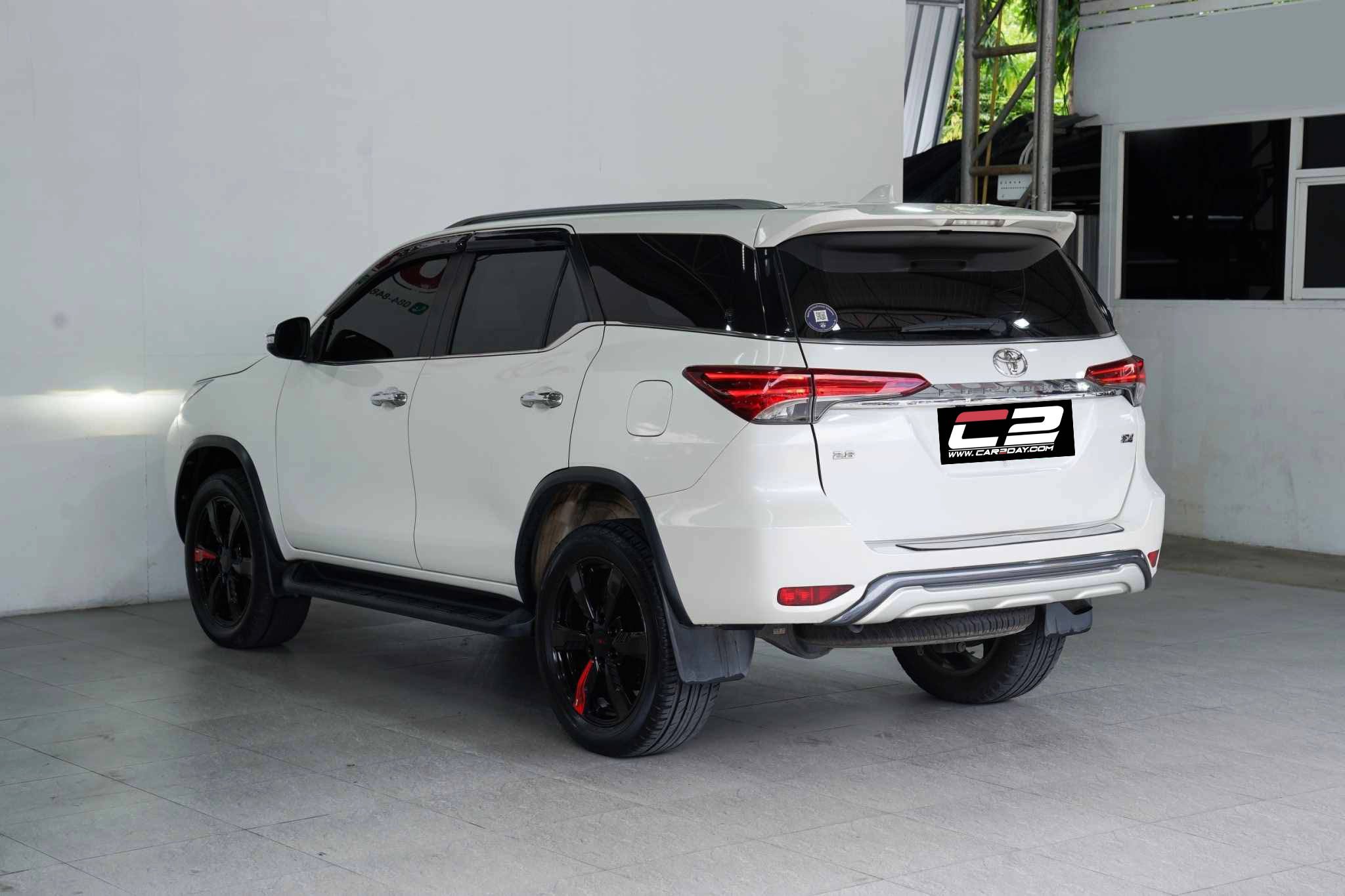 2015 TOYOTA FORTUNER 2.8 V AT/4WD