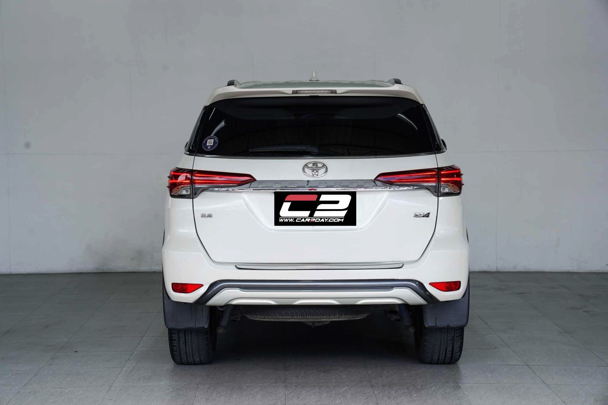 2015 TOYOTA FORTUNER 2.8 V AT/4WD
