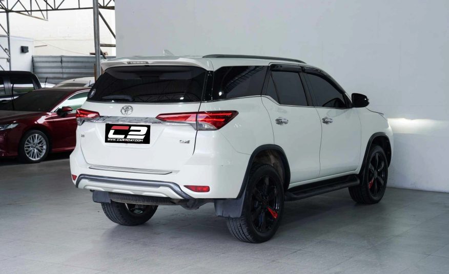 2015 TOYOTA FORTUNER 2.8 V AT/4WD