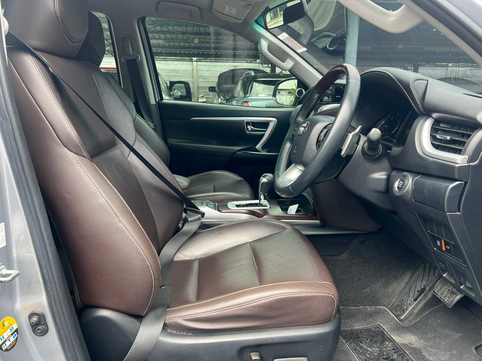 2020 TOYOTA FORTUNER 2.4V 7st Auto