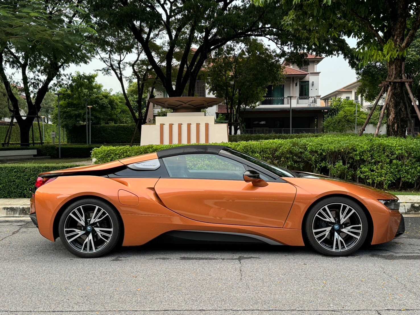 2021 BMW i8 Roadster