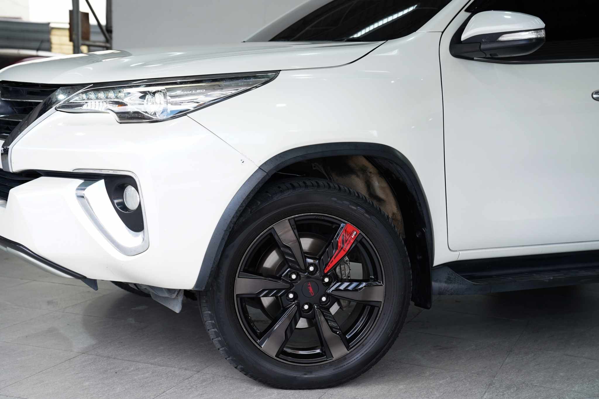 2015 TOYOTA FORTUNER 2.8 V AT/4WD