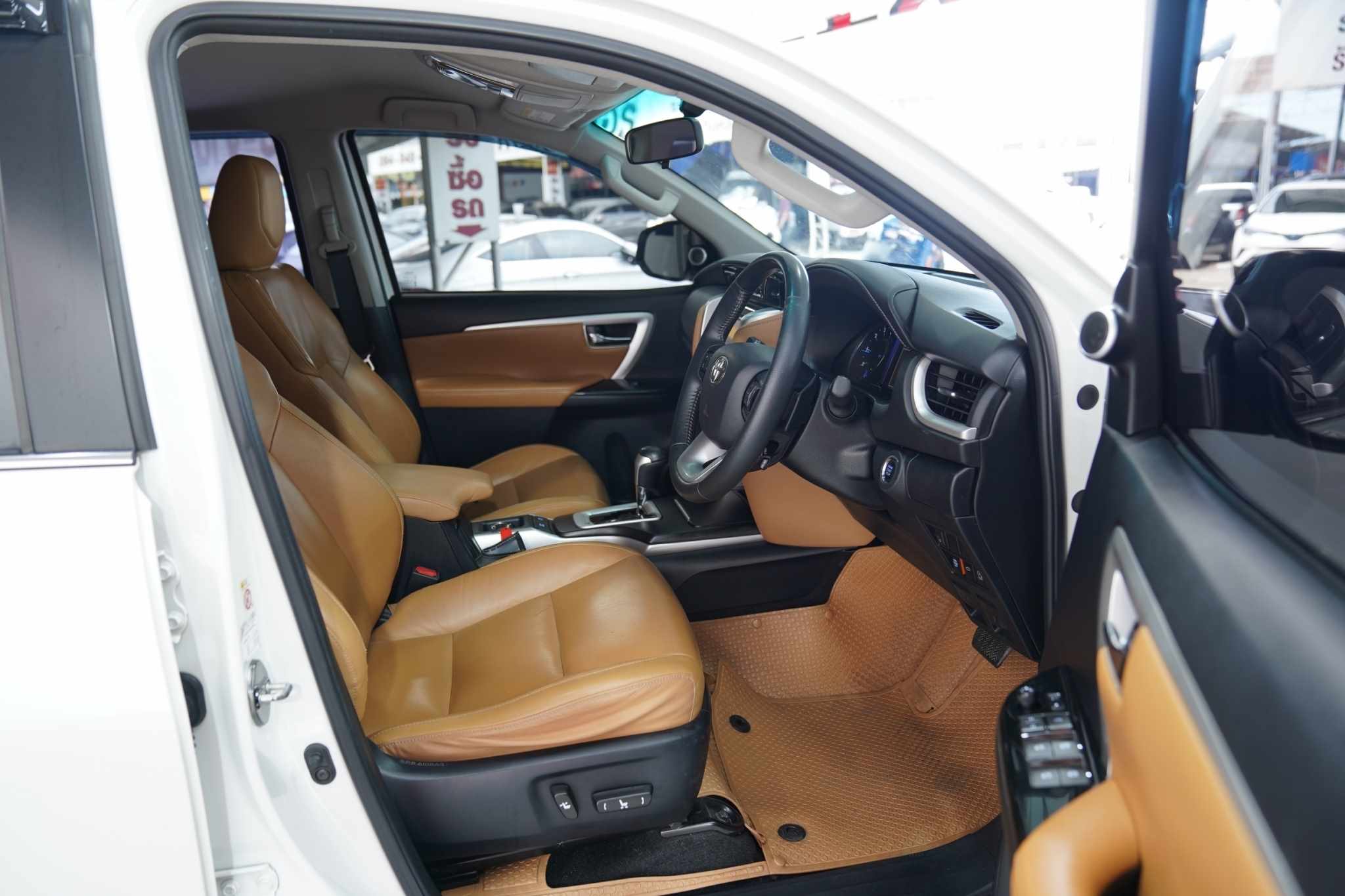 2015 TOYOTA FORTUNER 2.8 V AT/4WD