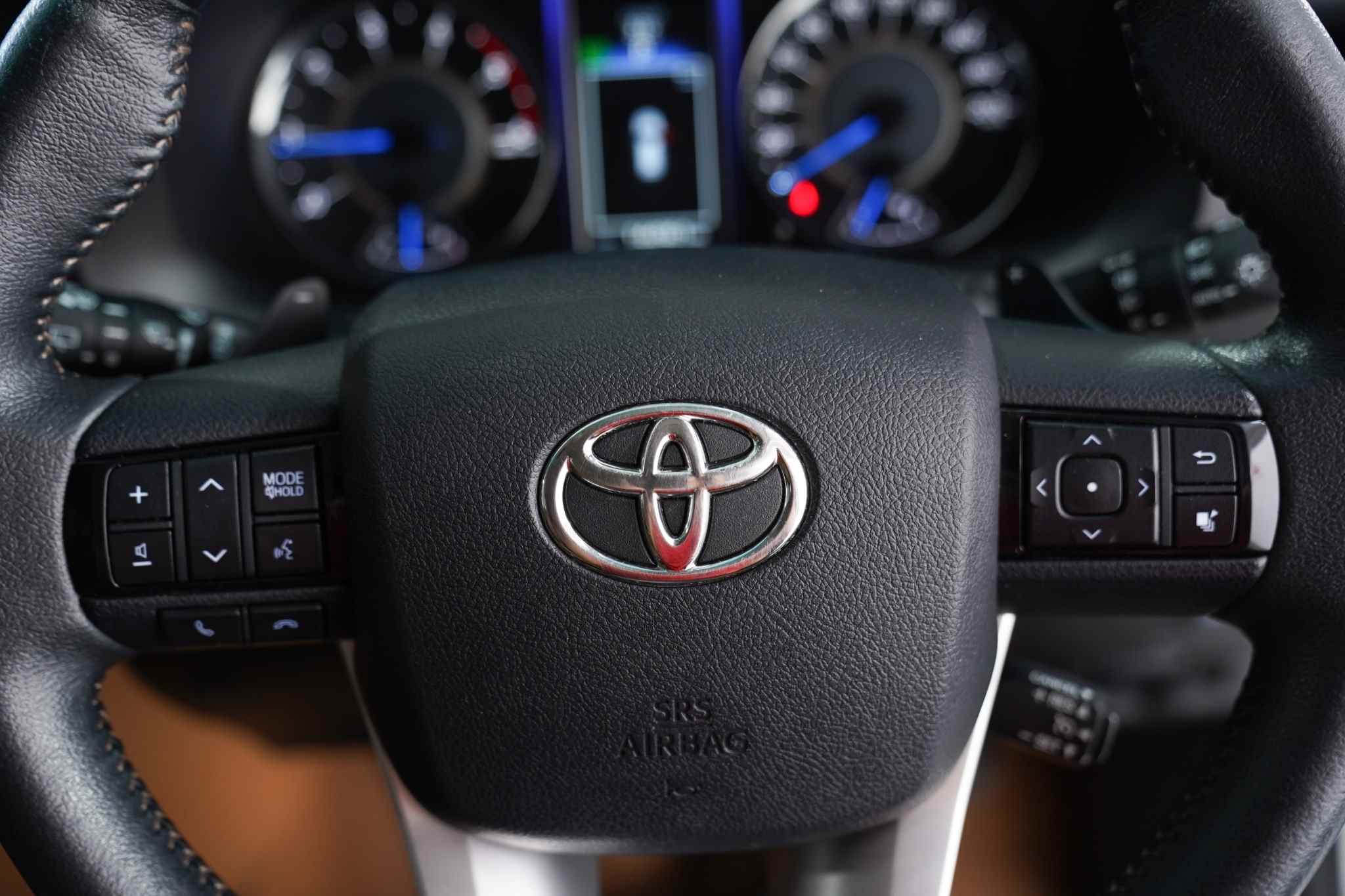 2015 TOYOTA FORTUNER 2.8 V AT/4WD